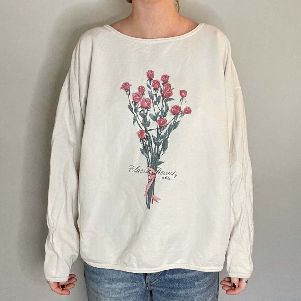 “Classic Beauty chic”  White vintage crew neck